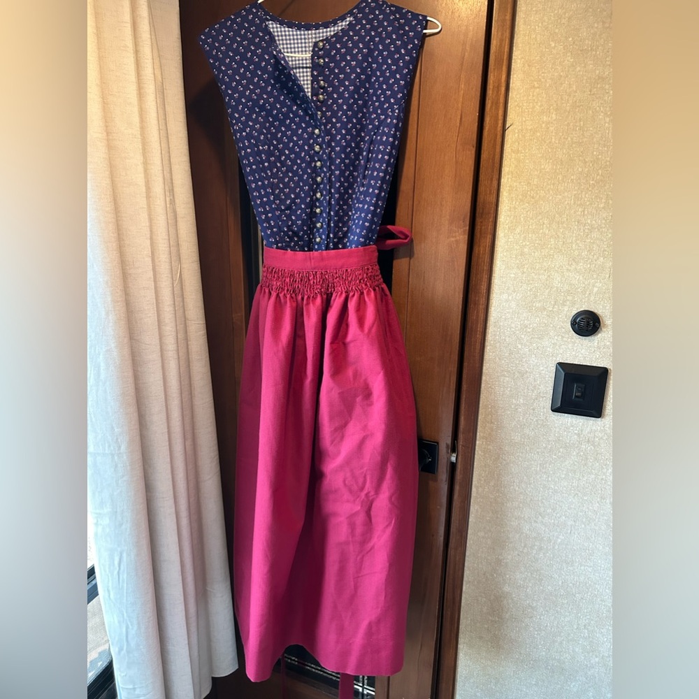 Dirndl with high-necked and with a matching red apron.